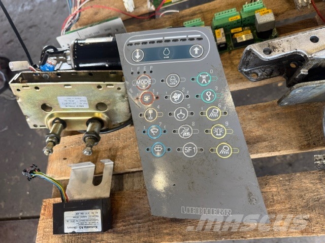 Liebherr R 954 B USED PARTS CAB COMPLET كابينة والداخلية