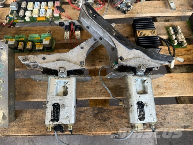 Liebherr R 954 B USED PARTS CAB COMPLET كابينة والداخلية