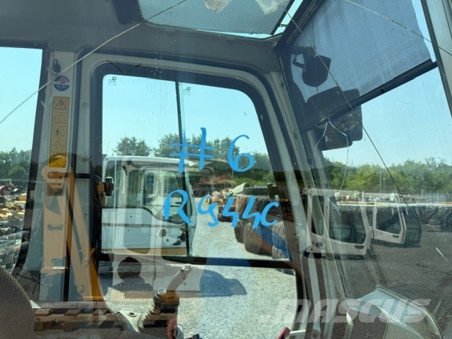 Liebherr R 944 C HD CAB LIFT DEMOLITION Cabine en interieur