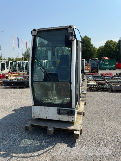 Liebherr R 944 C HD CAB LIFT DEMOLITION Cabine en interieur