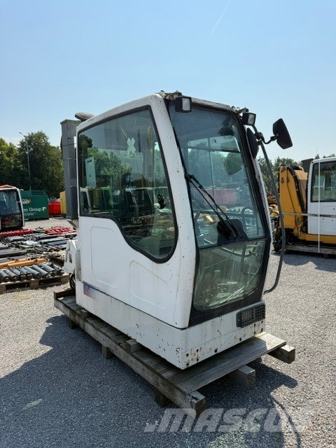 Liebherr R 944 C HD CAB LIFT DEMOLITION Cabine en interieur