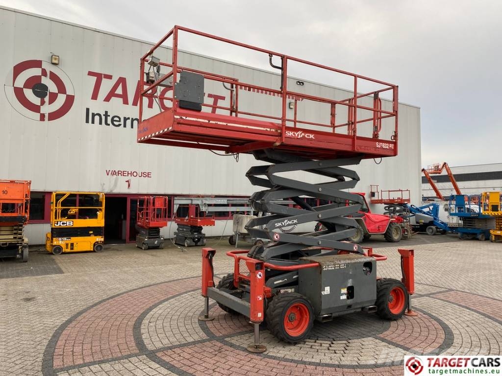 SkyJack SJ6832RT Diesel 4x4 Scissor Work Lift 1180cm Škarjaste dvižne ploščadi