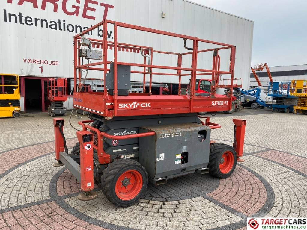 SkyJack SJ6832RT Diesel 4x4 Scissor Work Lift 1180cm Škarjaste dvižne ploščadi