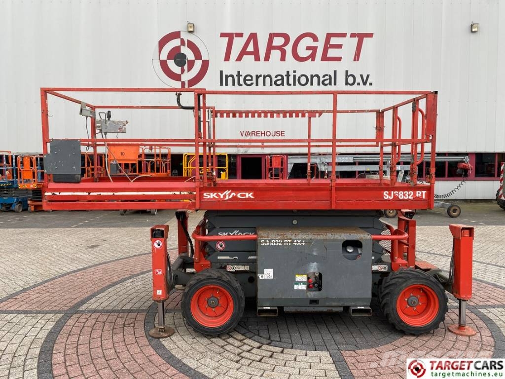 SkyJack SJ6832RT Diesel 4x4 Scissor Work Lift 1180cm Škarjaste dvižne ploščadi