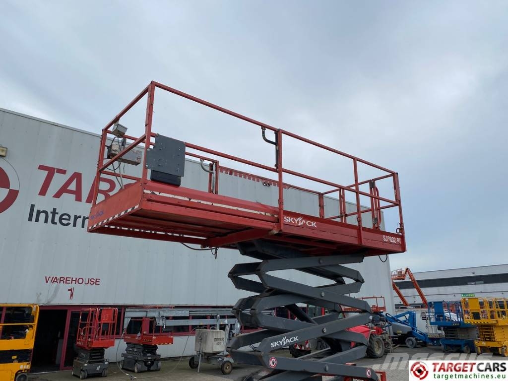 SkyJack SJ6832RT Diesel 4x4 Scissor Work Lift 1180cm Škarjaste dvižne ploščadi