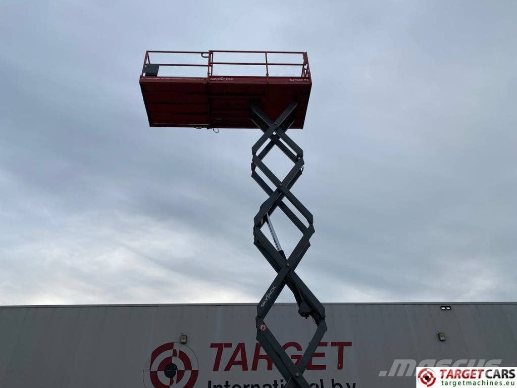 SkyJack SJ6832RT Diesel 4x4 Scissor Work Lift 1180cm Škarjaste dvižne ploščadi