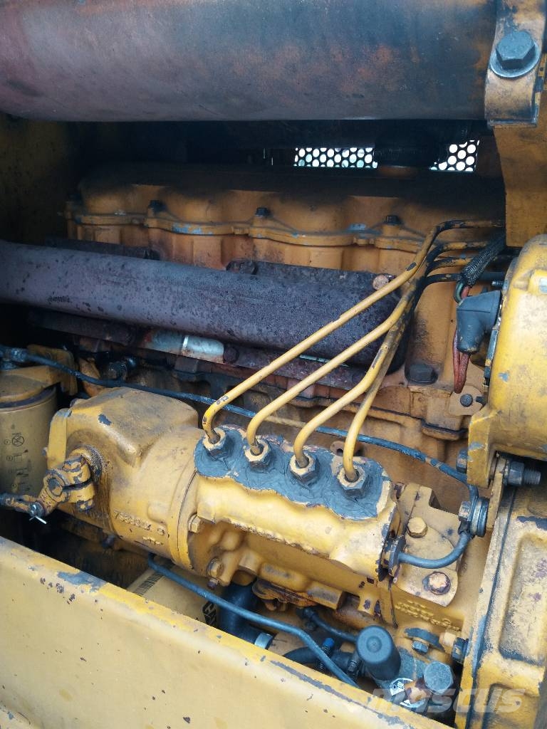 CAT 910 لوادر بعجل