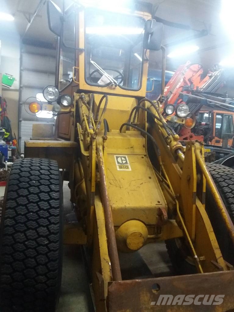 CAT 910 لوادر بعجل