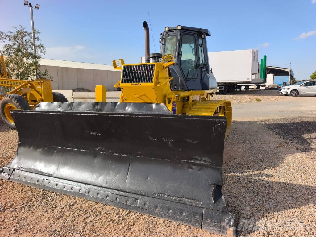 Komatsu D 61 PX-12 بلدوزرات مجنزرة