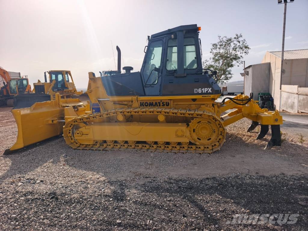 Komatsu D 61 PX-12 بلدوزرات مجنزرة