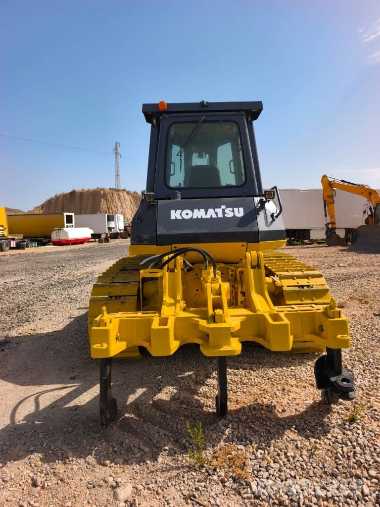 Komatsu D 61 PX-12 بلدوزرات مجنزرة