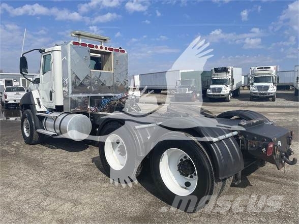 CAT CT660 وحدات الجر