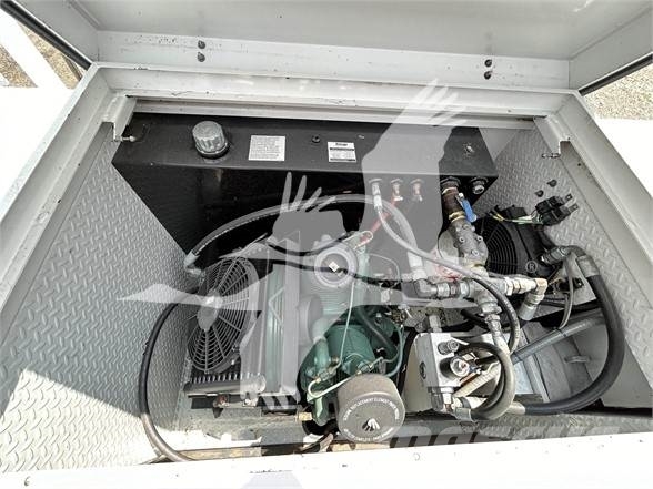 Freightliner BUSINESS CLASS M2 106 건설 장비 - 기타