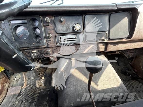 International S1900 Грузовики-платформы/боковая разгрузка