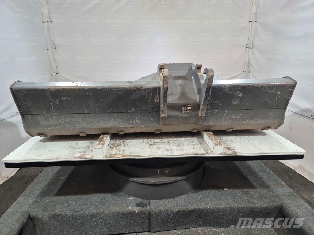 Mecalac 9MWR Loader dichte bak دلاء