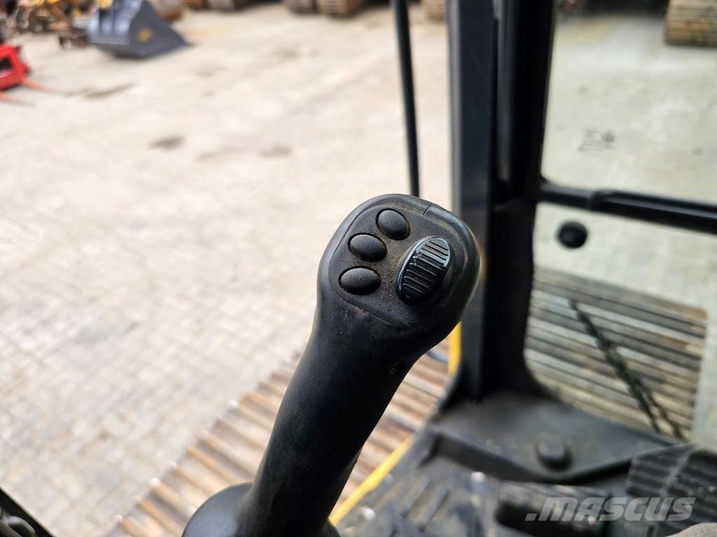 Komatsu PC138US-10 حفارات زحافة