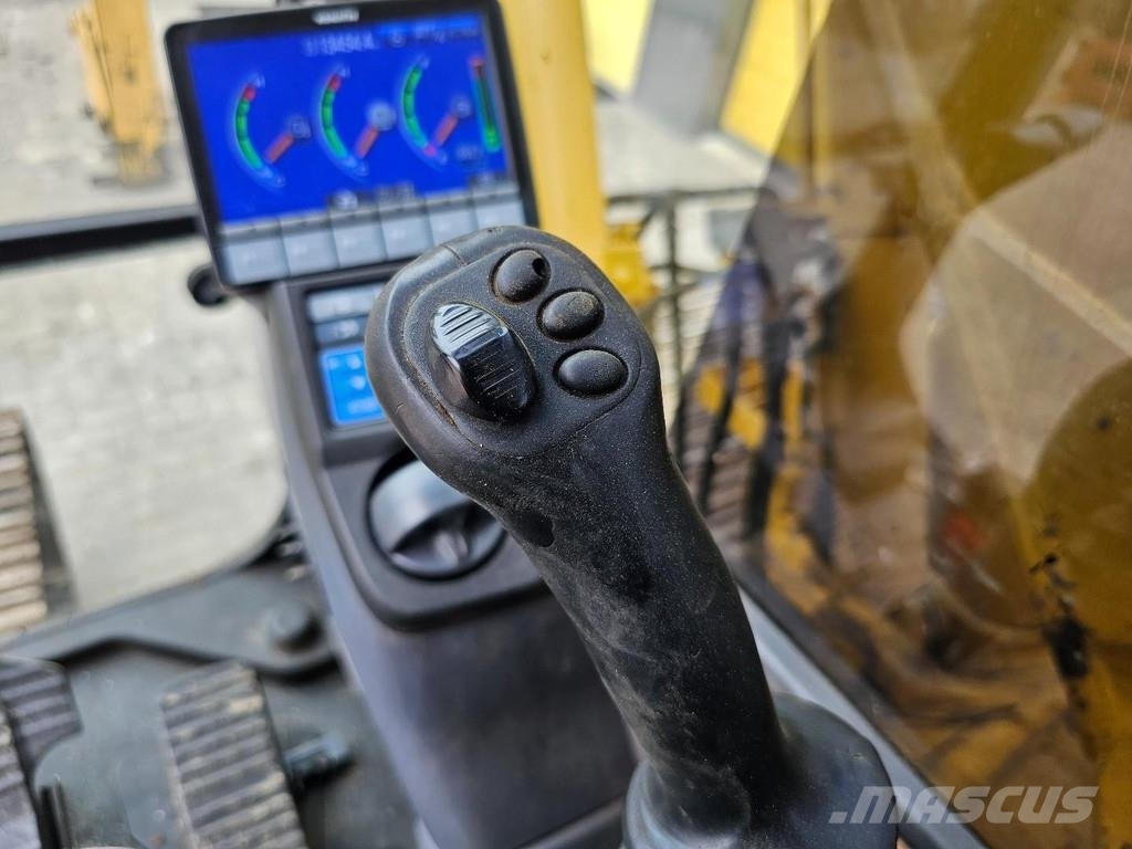 Komatsu PC138US-10 حفارات زحافة