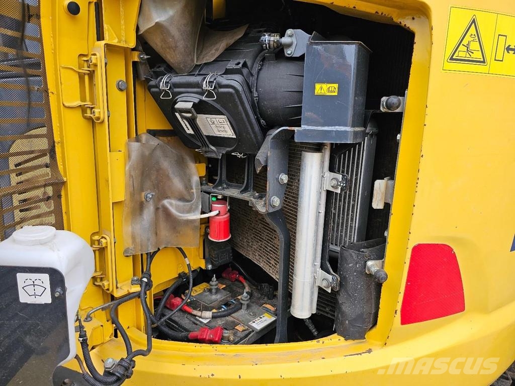 Komatsu PC138US-10 حفارات زحافة