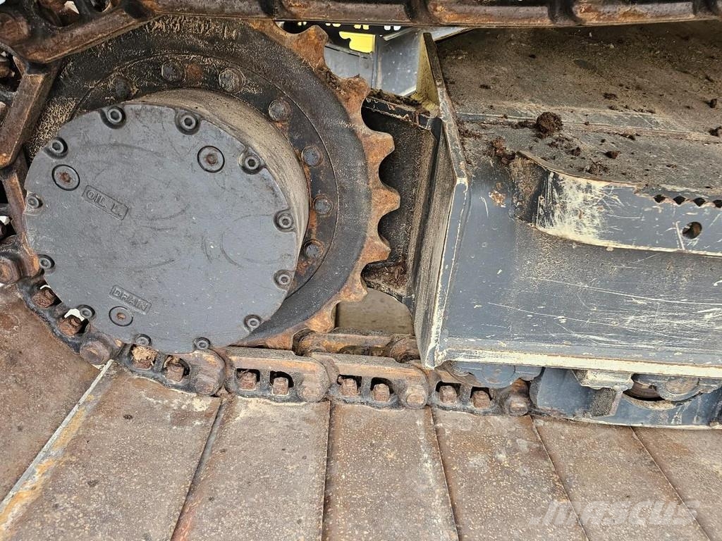 Komatsu PC138US-10 حفارات زحافة