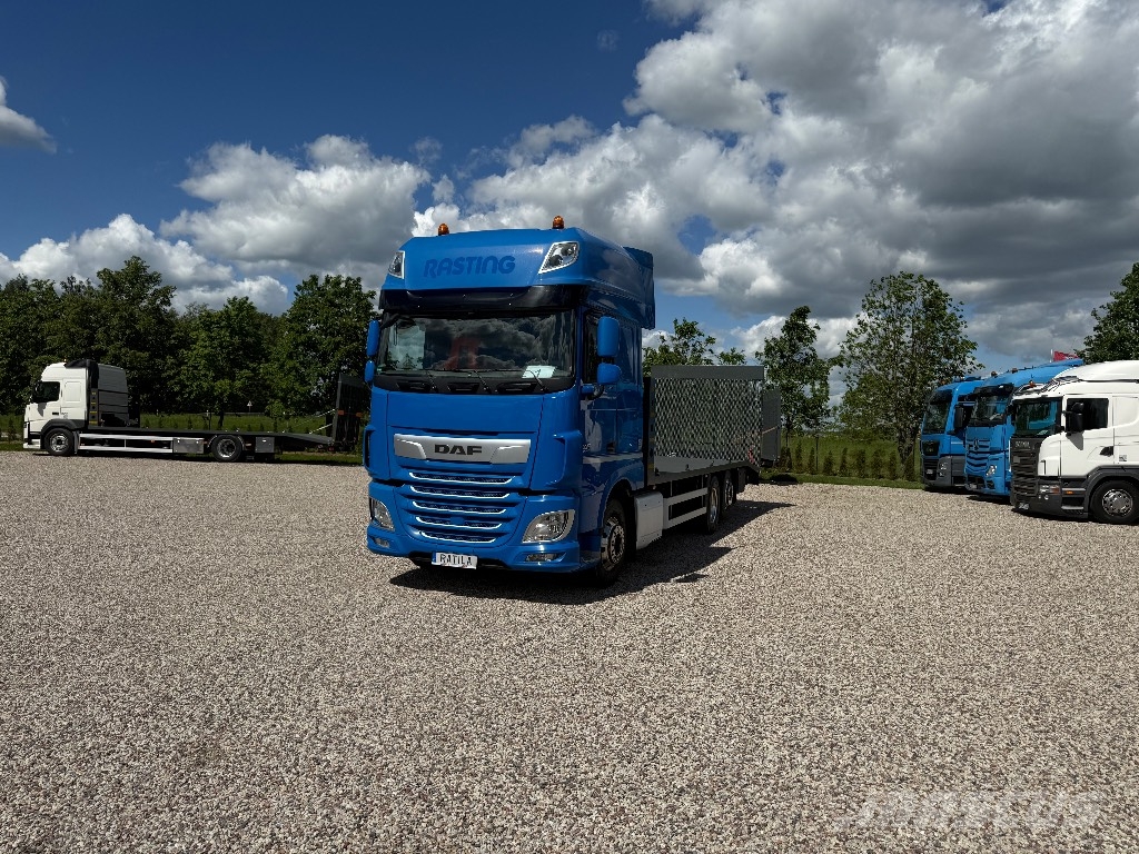 DAF XF  410 FAR Camiones de superficie plana/cabrestantes
