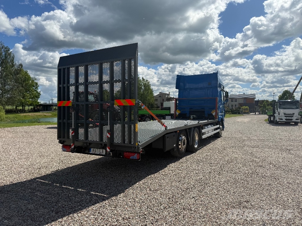 DAF XF  410 FAR Camiones de superficie plana/cabrestantes