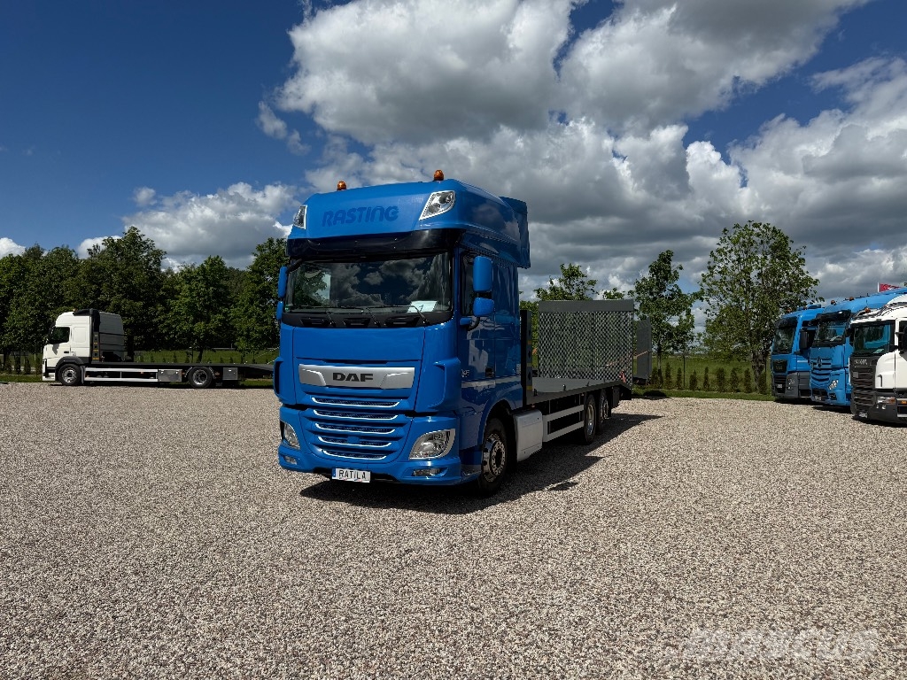 DAF XF  410 FAR Camiones de superficie plana/cabrestantes
