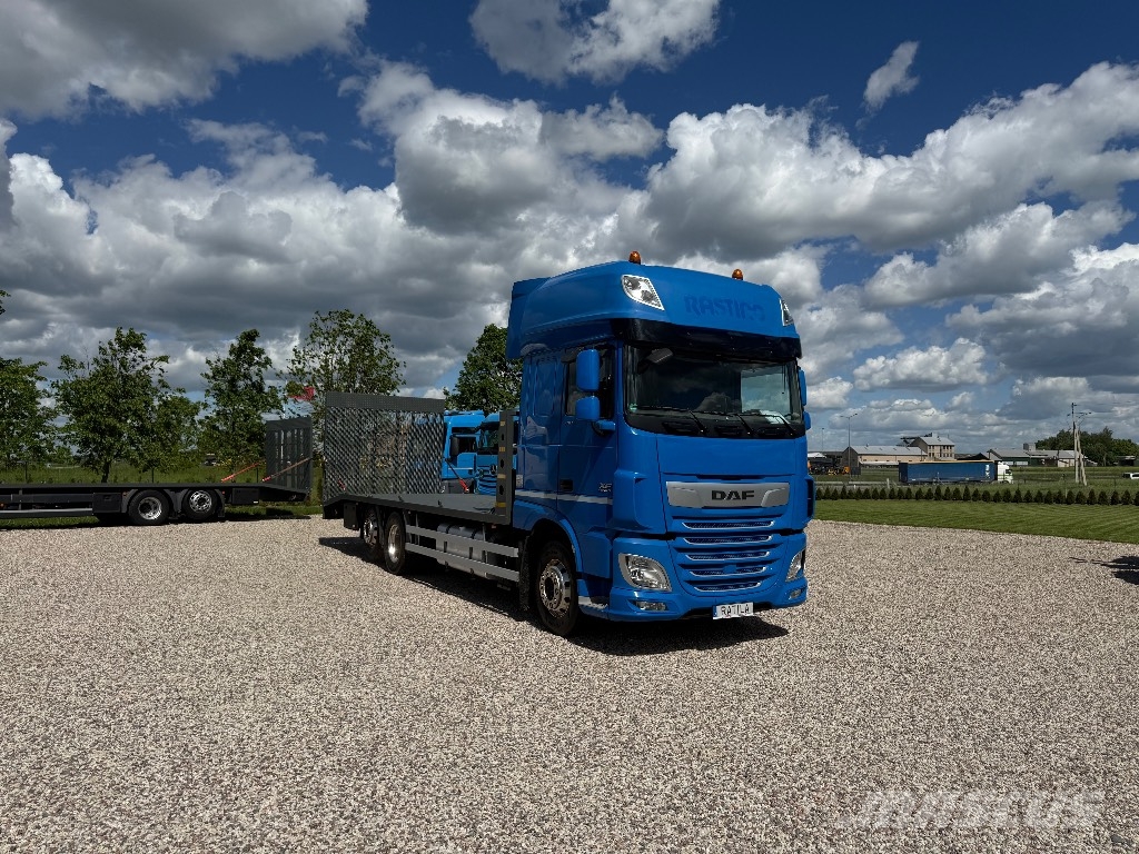 DAF XF  410 FAR Camiones de superficie plana/cabrestantes