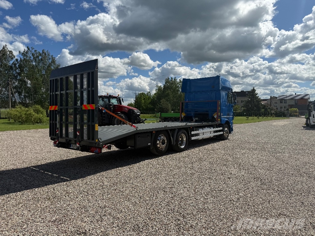 DAF XF  410 FAR Camiones de superficie plana/cabrestantes
