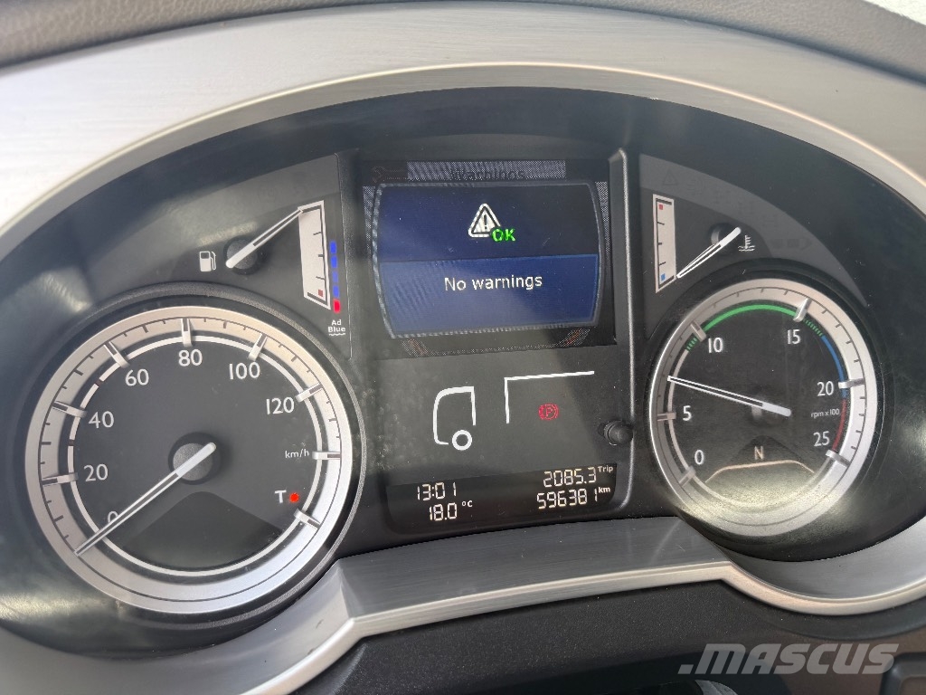 DAF XF  410 FAR Camiones de superficie plana/cabrestantes