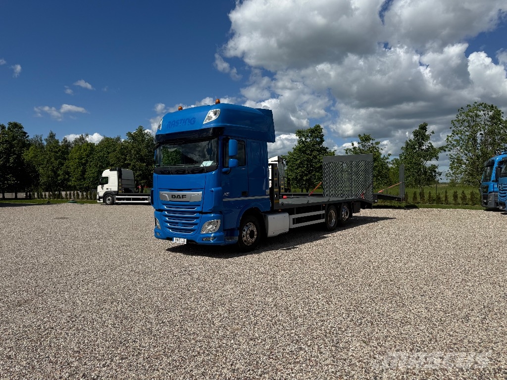 DAF XF  410 FAR Camiones de superficie plana/cabrestantes
