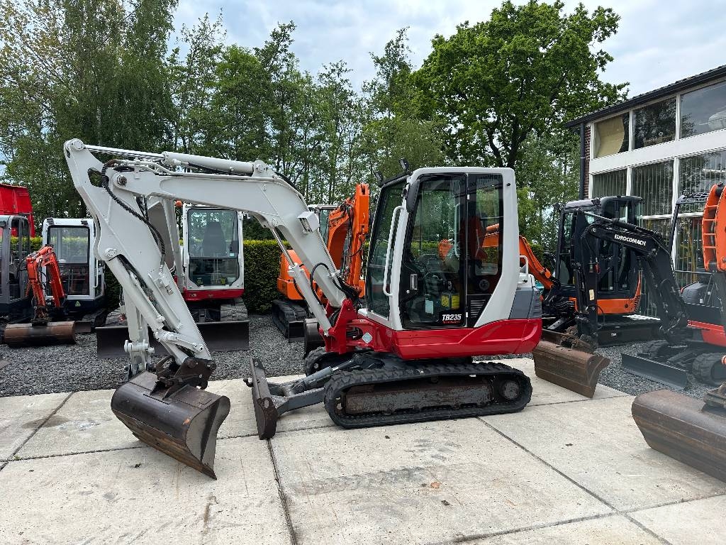 Takeuchi TB235 Verkocht Minigravere <7t
