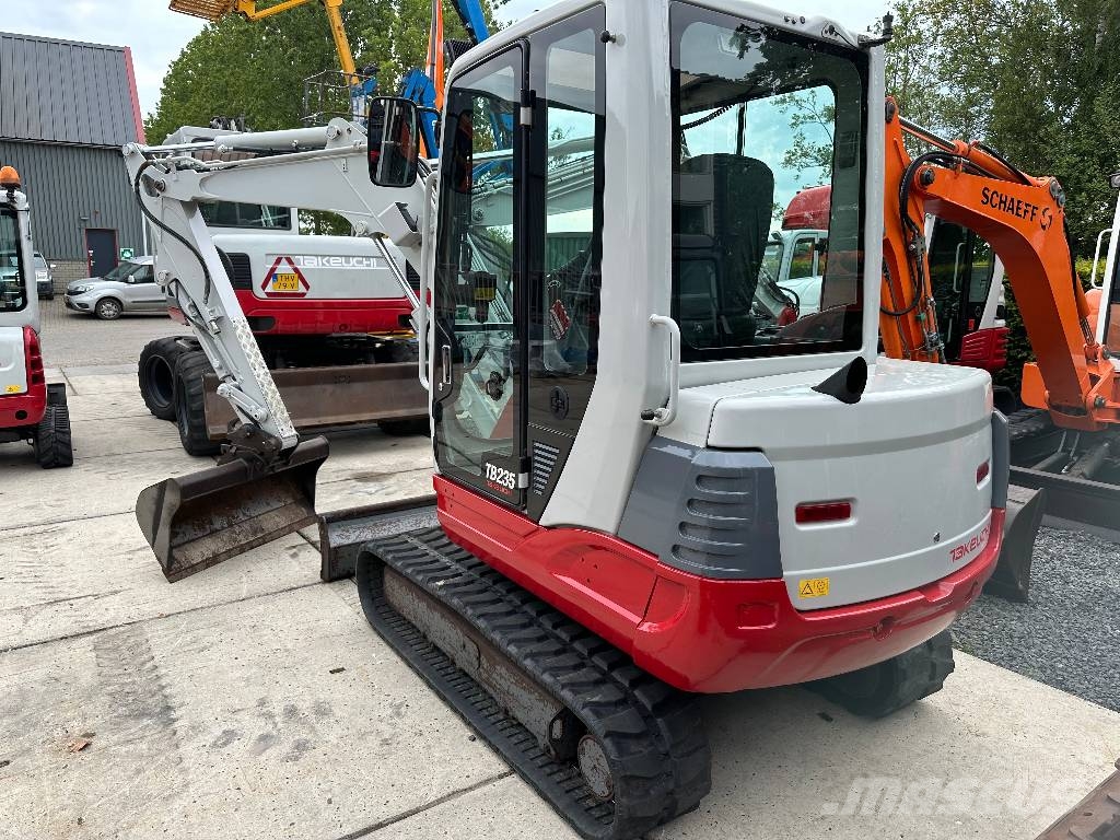 Takeuchi TB235 Verkocht Minigravere <7t