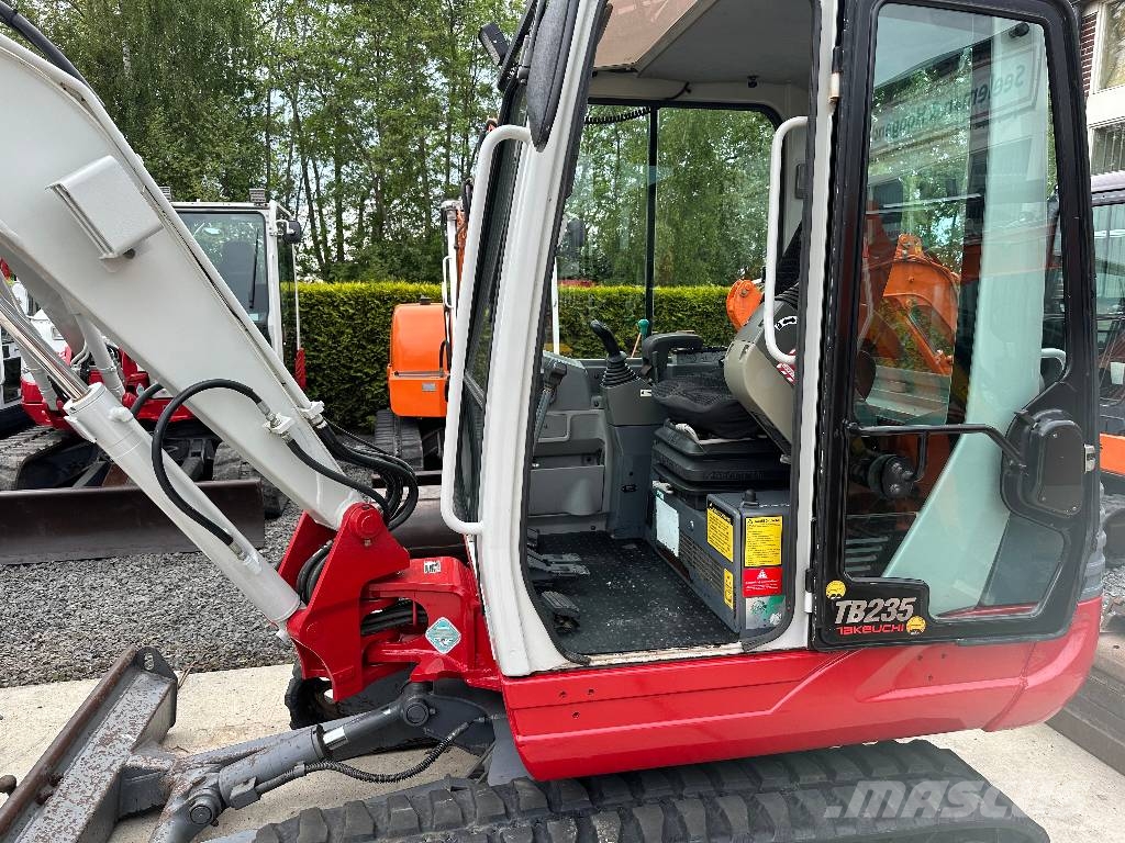 Takeuchi TB235 Verkocht Minigravere <7t