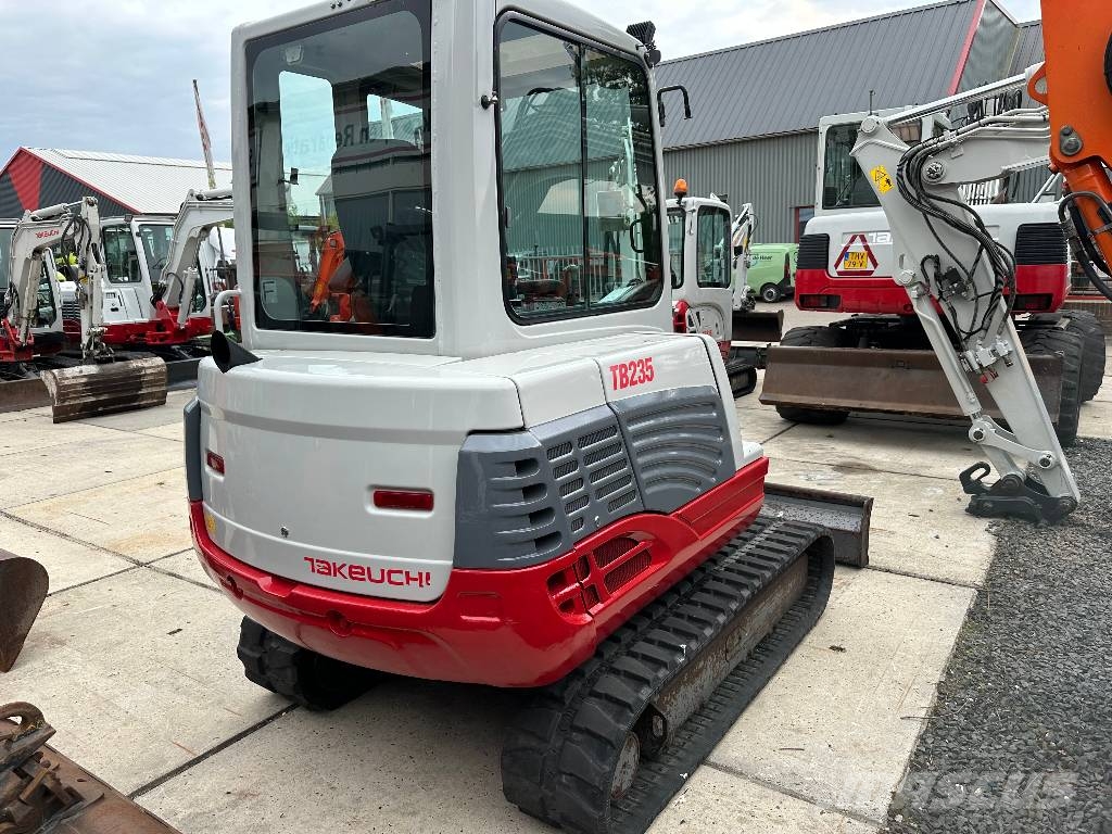 Takeuchi TB235 Verkocht Minigravere <7t