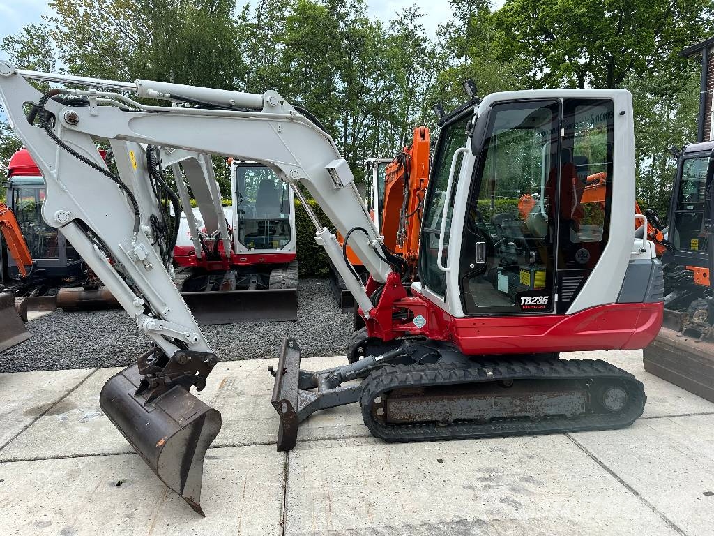 Takeuchi TB235 Verkocht Minigravere <7t