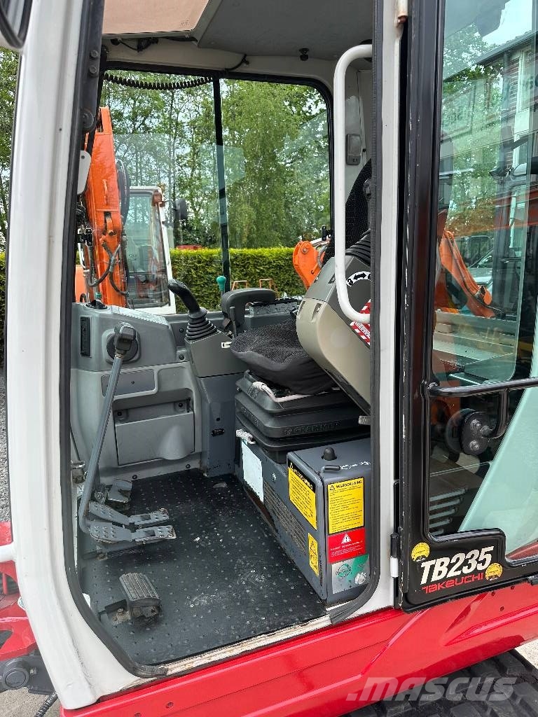 Takeuchi TB235 Verkocht Minigravere <7t