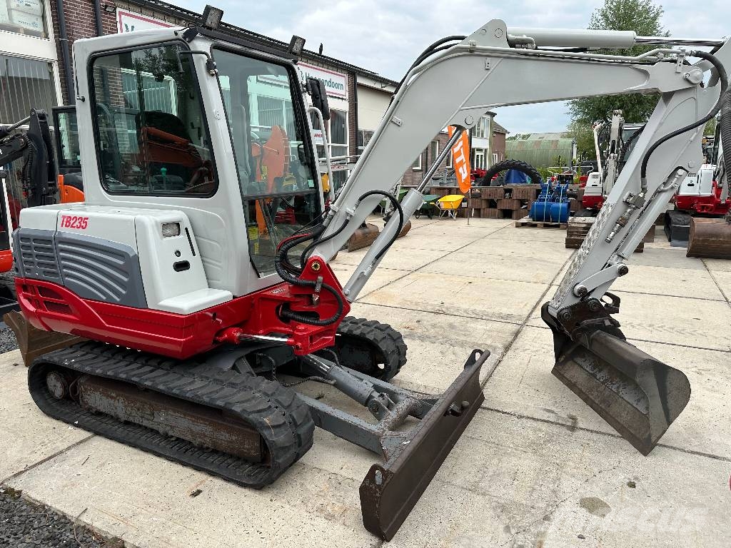 Takeuchi TB235 Verkocht Minigravere <7t