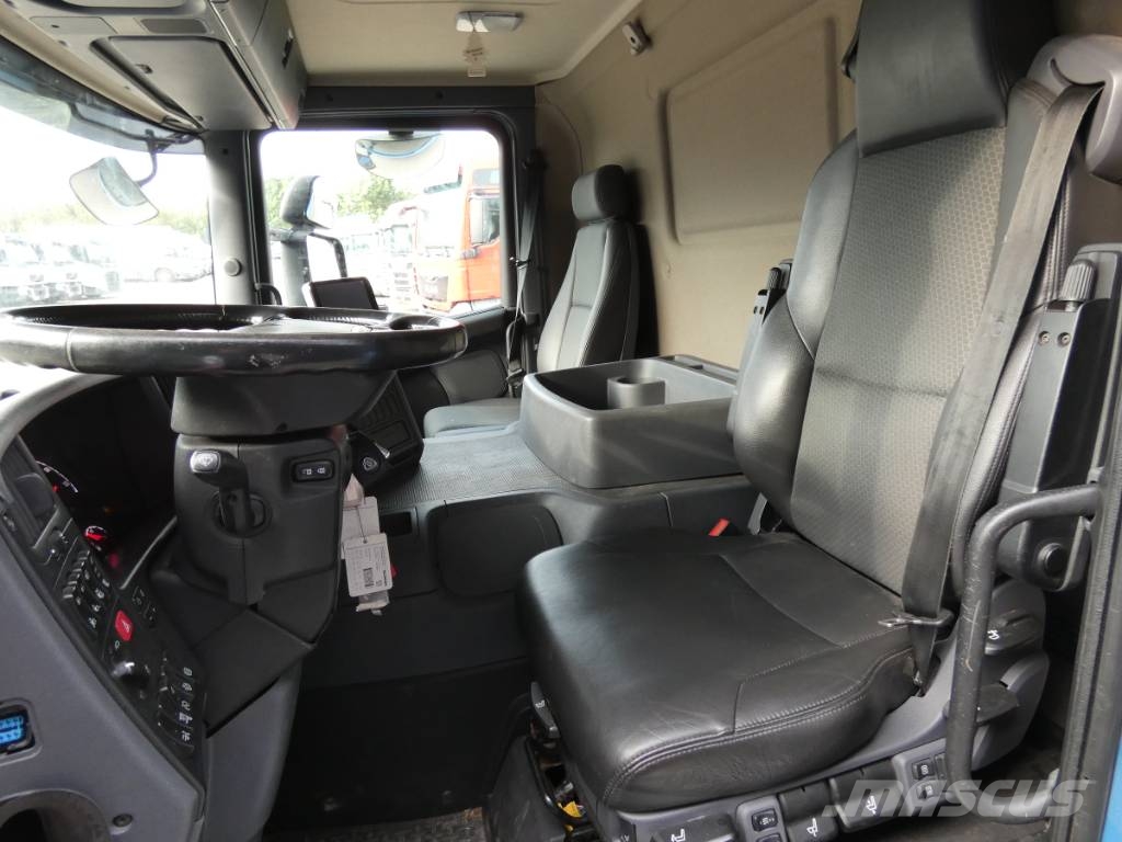 Scania P 250 شاحنات بغطاء جانبي