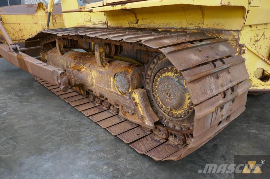 Komatsu D85PX-15EO Dozers - Tratores rastos