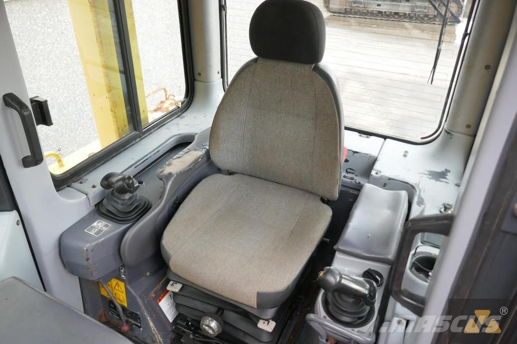 Komatsu D85PX-15EO Dozers - Tratores rastos