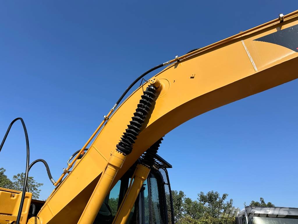 CAT 320C Kāpurķēžu ekskavatori