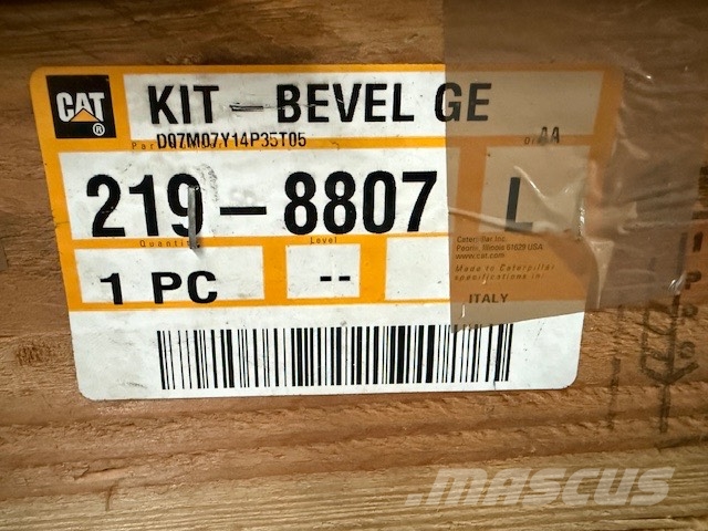 CAT th 355 new parts differential Осі