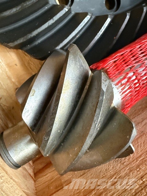 CAT th 355 new parts differential Осі