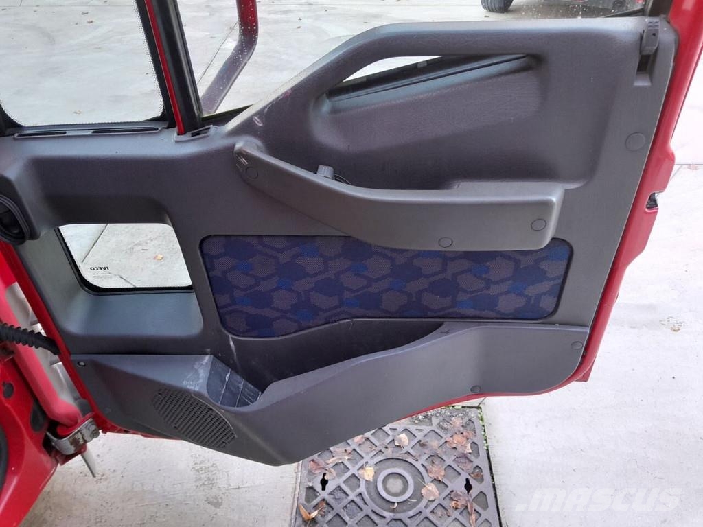 Iveco EUROCARGO SLEEPING CAB EURO 3 Cabinas e interior