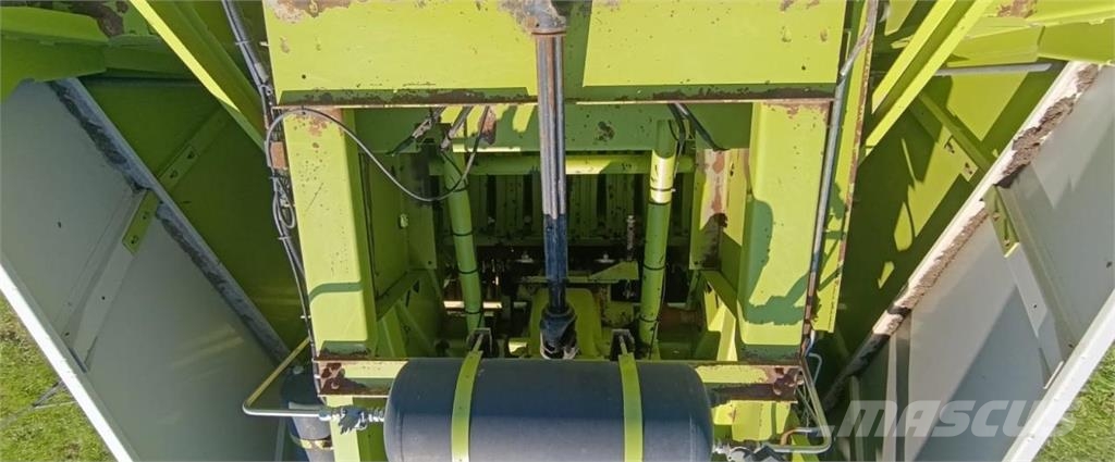 CLAAS Quadrant 2200 각형 곤포기
