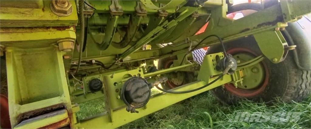 CLAAS Quadrant 2200 각형 곤포기