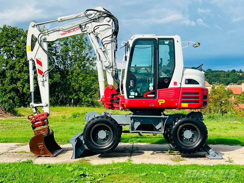 Takeuchi TB 295 W حفارات بعجل