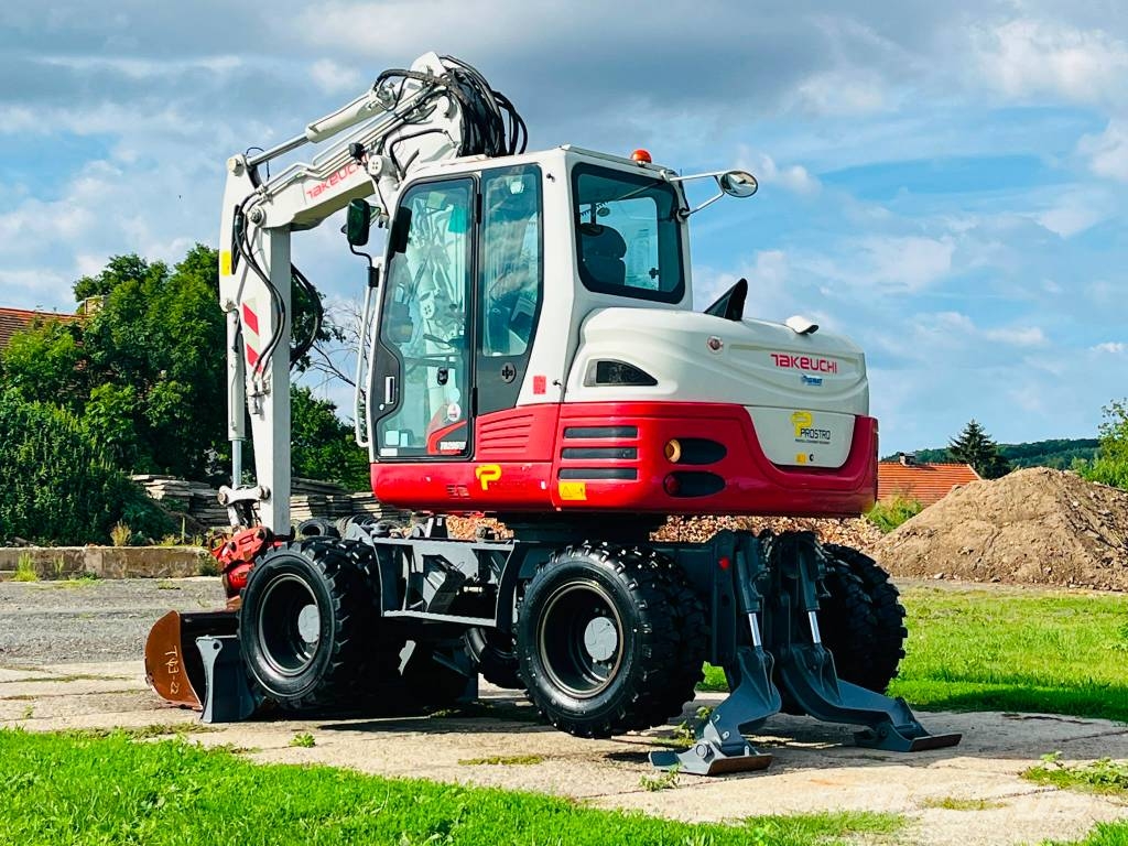 Takeuchi TB 295 W حفارات بعجل
