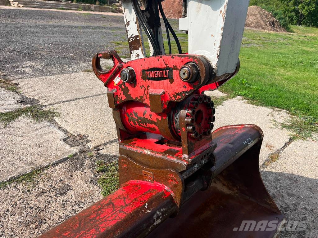 Takeuchi TB 295 W حفارات بعجل