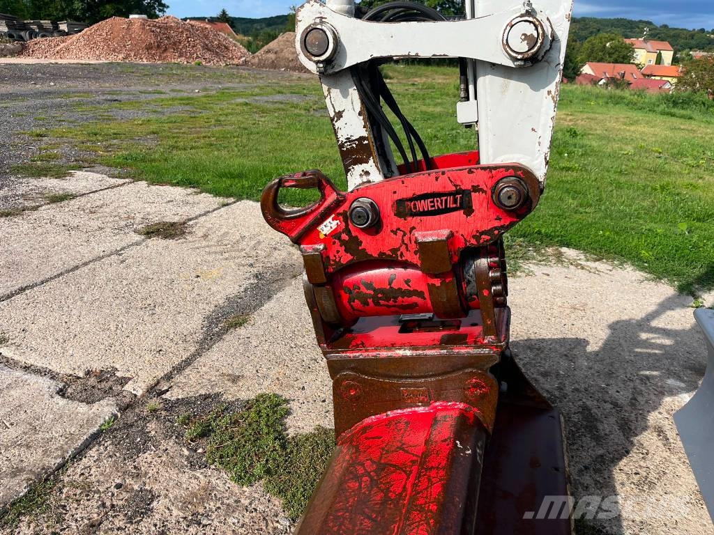 Takeuchi TB 295 W حفارات بعجل